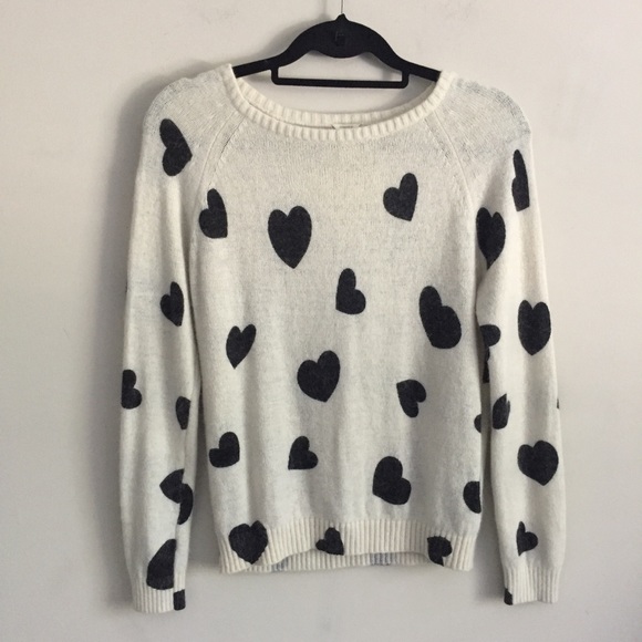 Forever 21 Sweaters - • ➳ Forever 21 Heart Graphic Print Sweater Medium